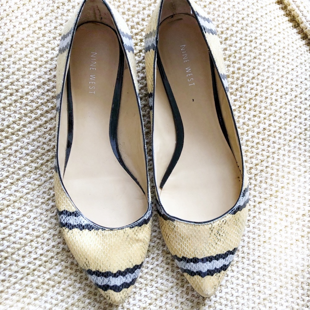 Nine West 8 1/2 Pointed Toe Striped Flat